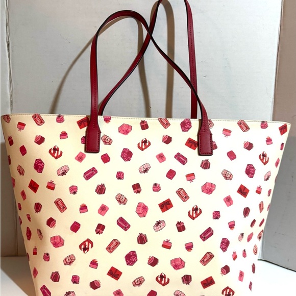Kate spade margareta Stylish White and Red Tote Bag - Picture 2 of 8